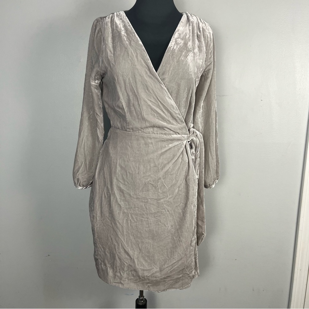 J. CREW New Solid Gray Lined Drapey Velvet True Wrap Dress Size 6 - Picture 2 of 10